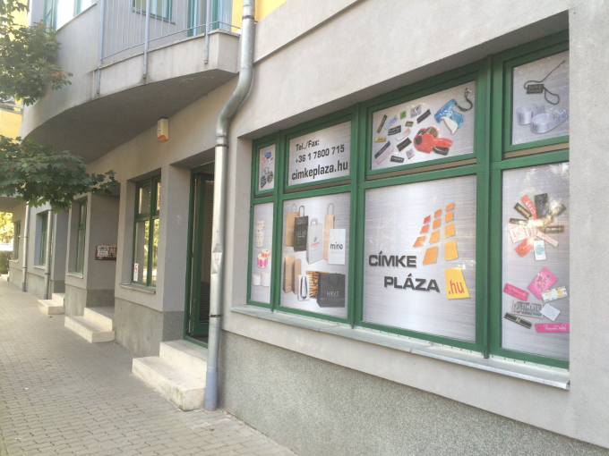 Címkepláza üzlet