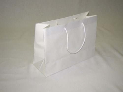 Zsinórfüles papírtáska 32x12x23 cm (fekvő) fehér