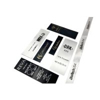 Nyomott bevarrható ruhacímke